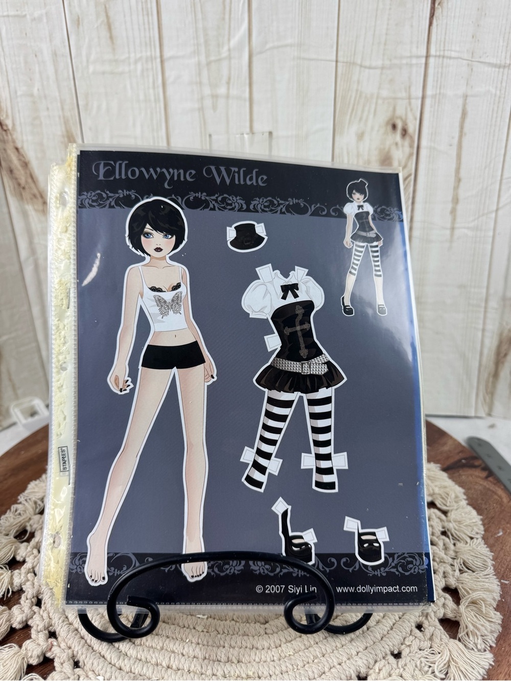 Ellowyne Wilde and more Paper Dolls Set - seven different Dolls.